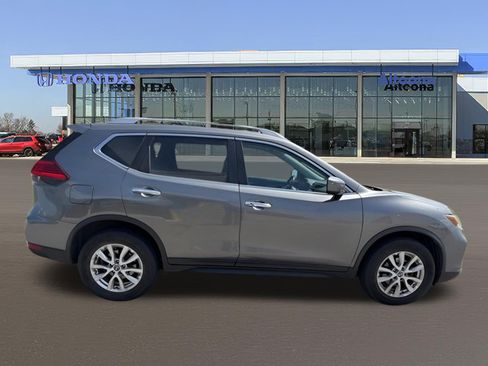 Used 2017 Nissan Rogue SV AWD/4WD image 2