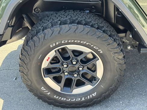 Used 2022 Jeep Wrangler Unlimited Rubicon w/ LED Lighting Group AWD/4WD image 7