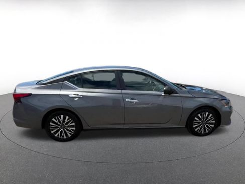 Used 2023 Nissan Altima 2.5 SV FWD image 16