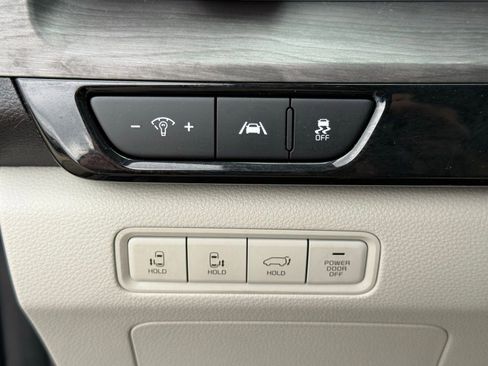 Used 2024 Kia Carnival EX FWD image 42