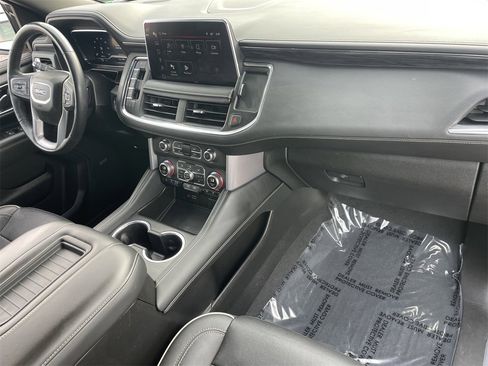 Used 2022 GMC Yukon SLT w/ SLT Premium Package image 10