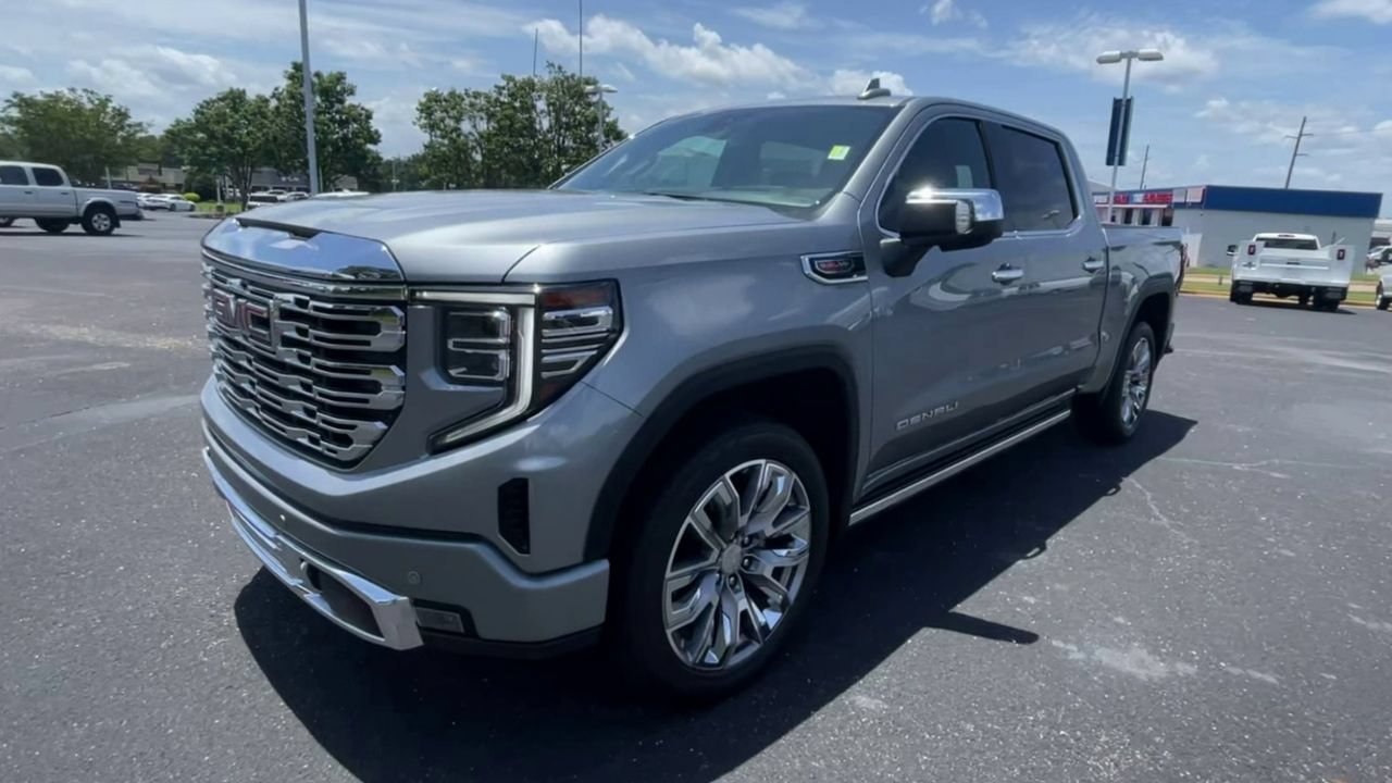 Used 2024 GMC Sierra 1500 Denali w/ Denali Reserve Package AWD/4WD image 4