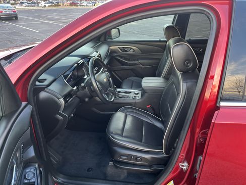 Used 2023 Chevrolet Traverse Premier image 9