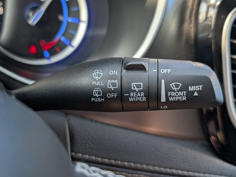Used 2024 Chrysler Pacifica Limited FWD image 25