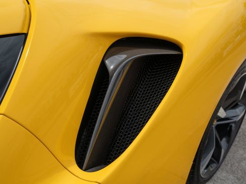 Used 2023 Ferrari SF90 Stradale Base image 27