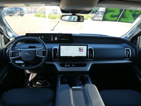 New 2025 Ford Expedition Max Active image 20