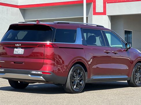 Used 2024 Kia Carnival SX Prestige FWD image 2
