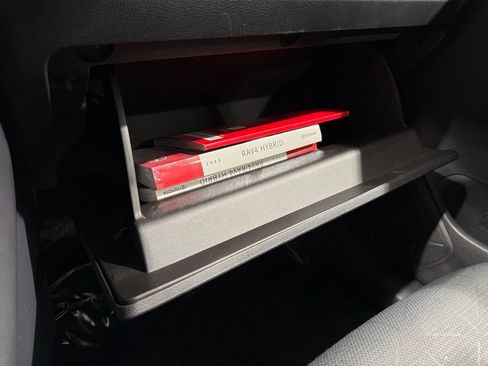 Certified 2025 Toyota RAV4 XLE image 28