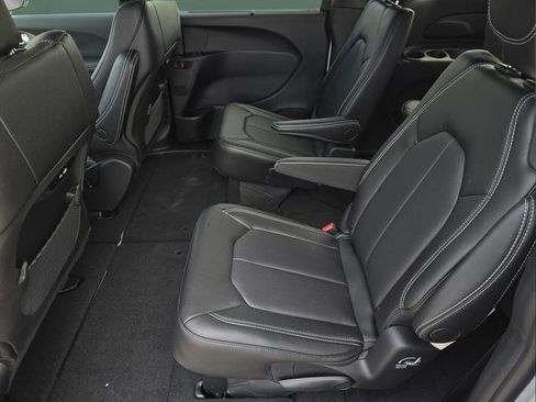 New 2026 Chrysler Pacifica Select image 13