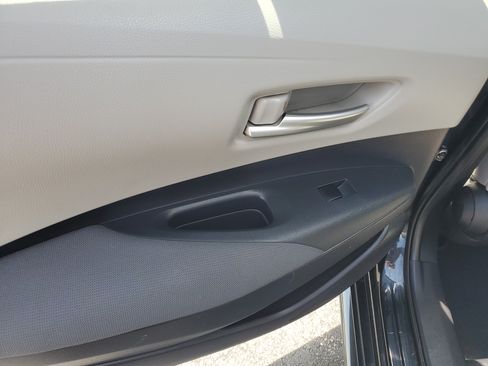 Used 2020 Toyota Corolla LE w/ Carpet Mat Package (TMS) FWD image 12