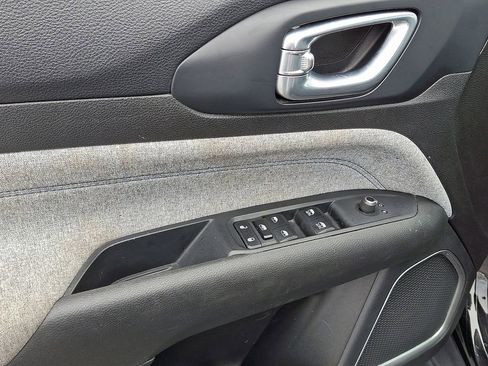 Used 2024 Jeep Compass Latitude image 12