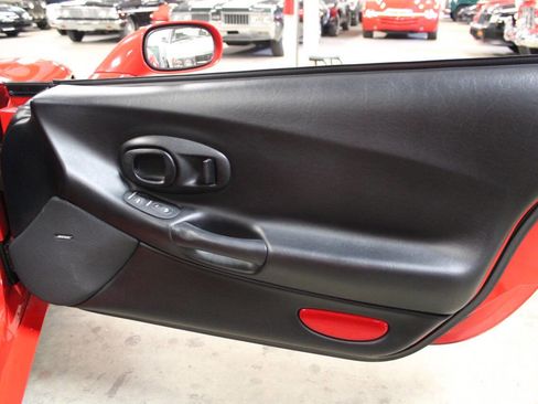 Used 2004 Chevrolet Corvette Convertible w/ Preferred Equipment Group image 34