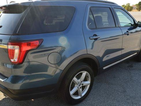 Used 2018 Ford Explorer XLT w/ Equipment Group 202A FWD image 6