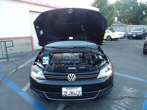 Used 2013 Volkswagen Jetta SE FWD image 12