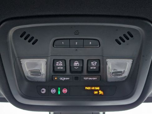 Used 2023 Chevrolet Traverse RS image 28