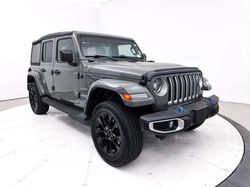 Used 2022 Jeep Wrangler Unlimited Sahara AWD/4WD image 15