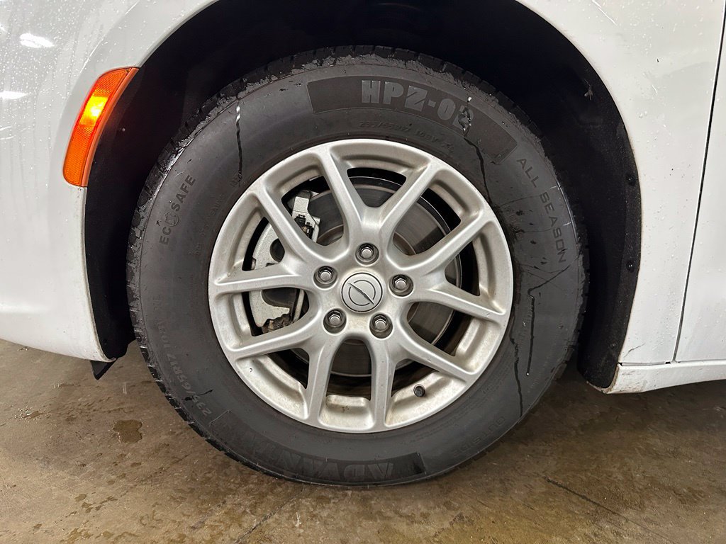 Used 2025 Chrysler Pacifica Select FWD image 39
