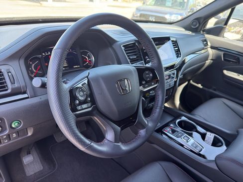 Used 2025 Honda Passport Black Edition image 33