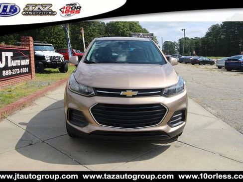 Used 2018 Chevrolet Trax LS AWD/4WD image 2