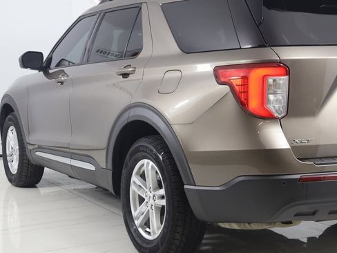 Used 2021 Ford Explorer XLT image 22