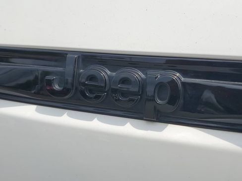 Certified 2024 Jeep Grand Cherokee Altitude RWD image 9