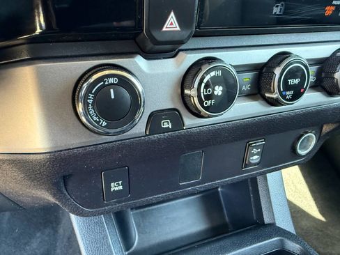 Used 2017 Toyota Tacoma SR w/ Tow Package image 12