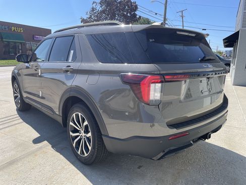New 2027 Ford Explorer ST-Line AWD/4WD image 6