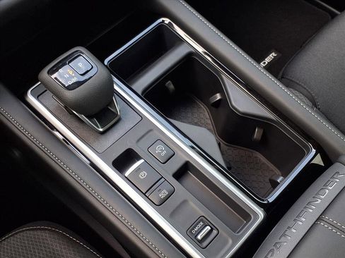 New 2025 Nissan Pathfinder SV image 20