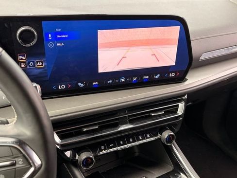 Used 2025 Chevrolet Traverse LT AWD/4WD image 15