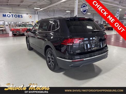 Used 2024 Volkswagen Tiguan SE image 3