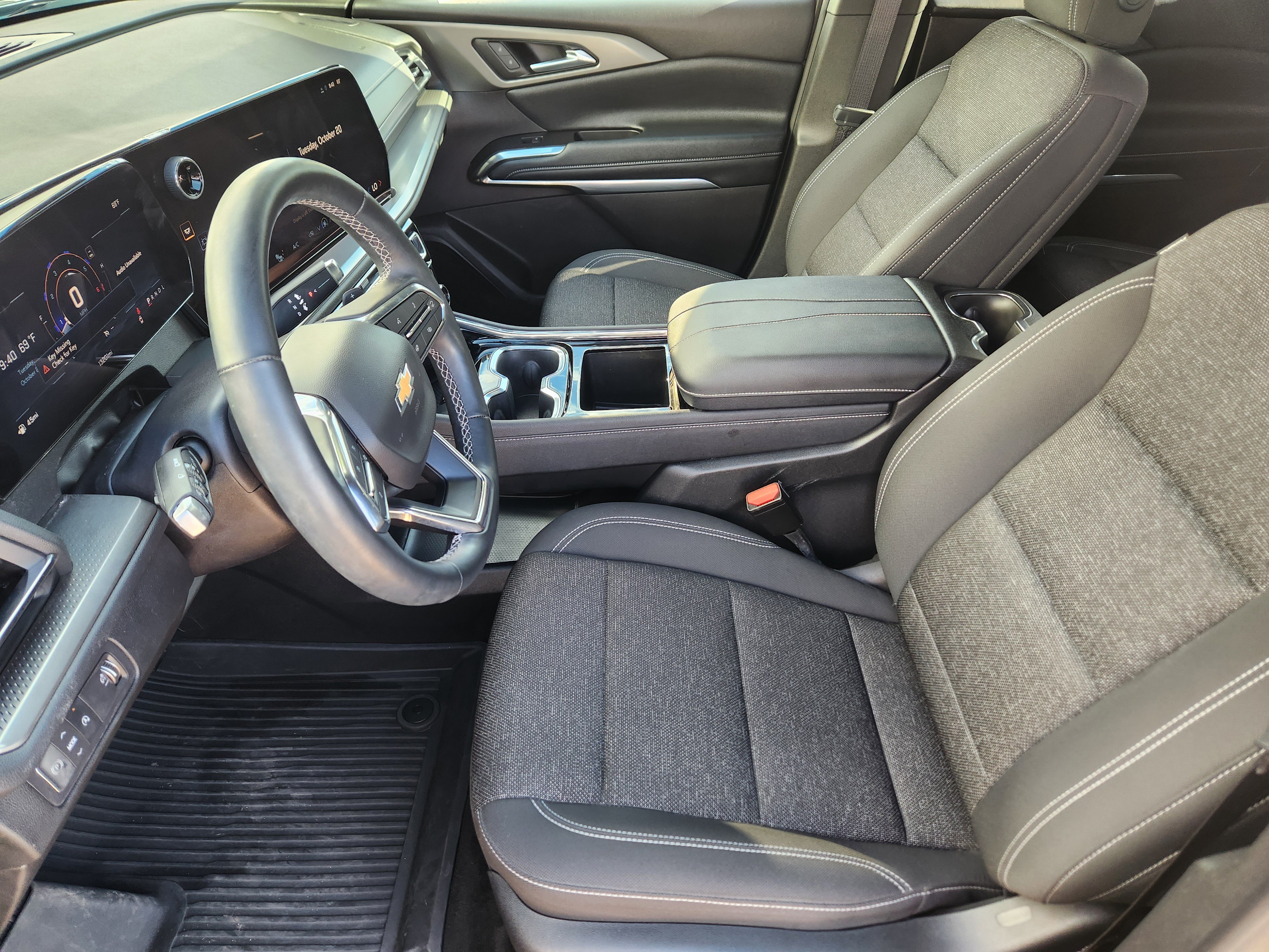 Used 2025 Chevrolet Traverse LT w/ Driver Confidence Package FWD image 9