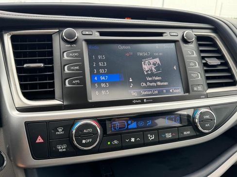 Used 2014 Toyota Highlander XLE AWD/4WD image 20