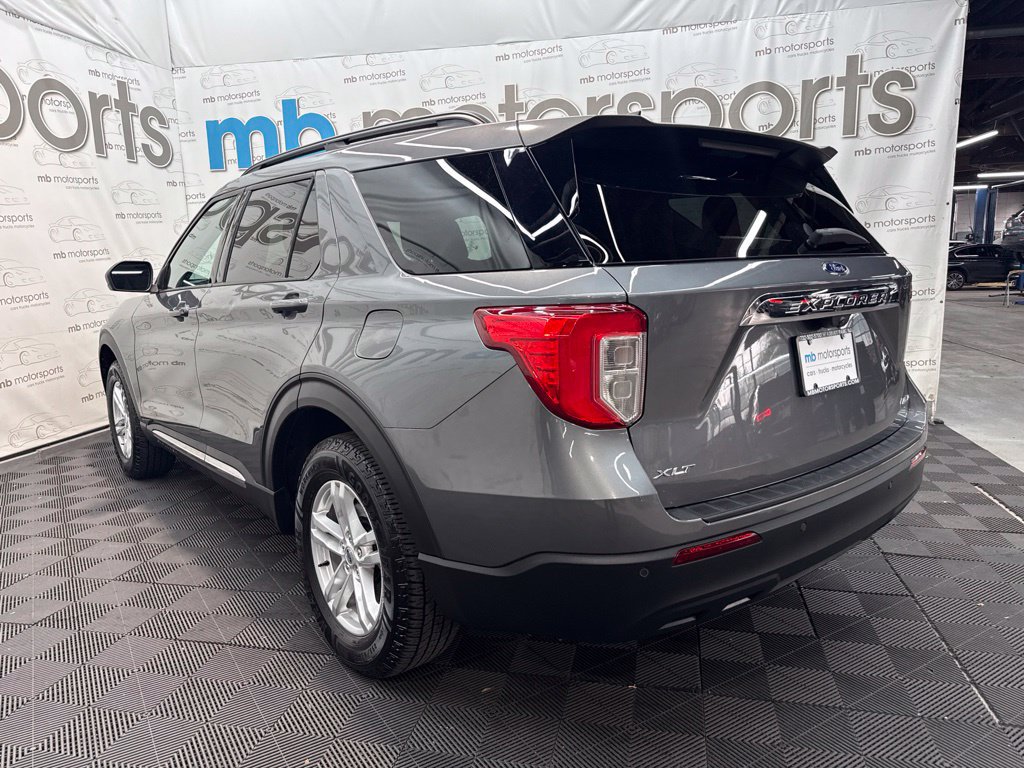 Used 2022 Ford Explorer XLT AWD/4WD image 4