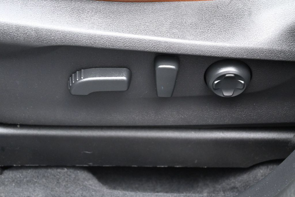 Used 2023 Subaru Ascent Touring AWD/4WD image 10