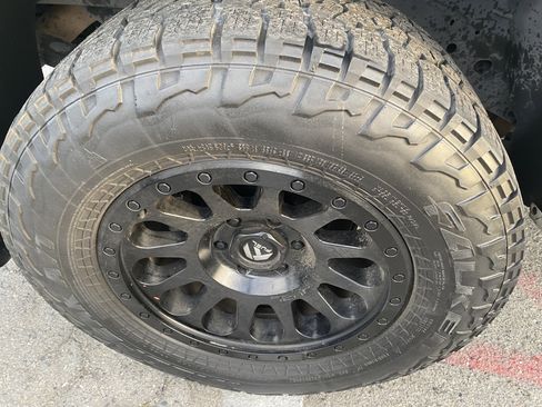 Used 2021 Nissan Titan S image 24