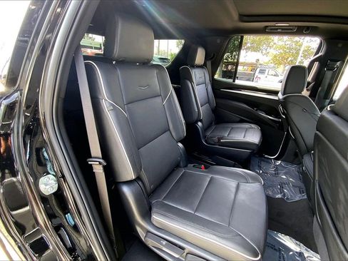 Used 2025 Cadillac Escalade Premium Luxury image 19
