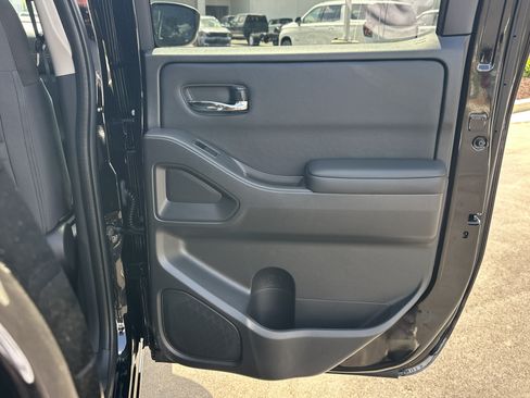 Used 2025 Nissan Frontier SV RWD image 16