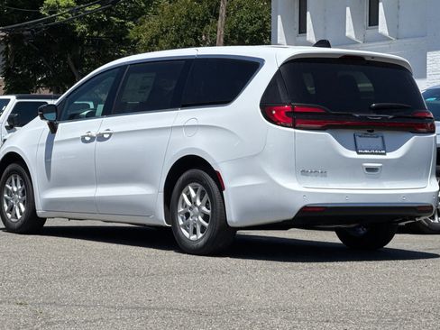New 2027 Chrysler Pacifica Select FWD image 5