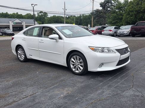 Used 2014 Lexus ES 300h w/ Luxury Package w/Bamboo Trim FWD image 4
