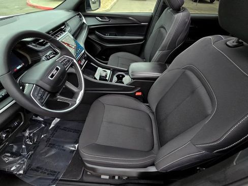 Used 2025 Jeep Grand Cherokee Laredo X w/ Luxury Tech Group I image 22