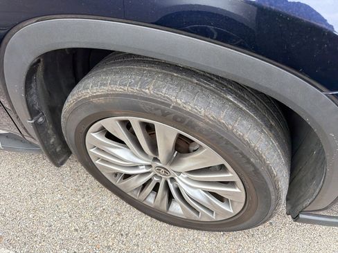 Used 2024 Toyota Highlander Platinum image 13