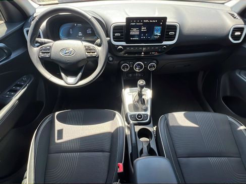 Certified 2025 Hyundai Venue Limited FWD image 11