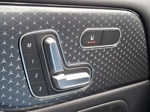 Used 2026 Mercedes-Benz GLB 250 4MATIC image 21