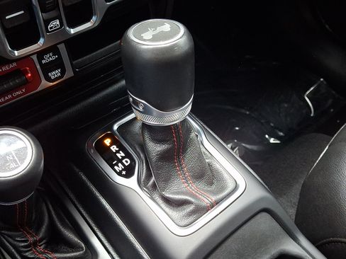 Used 2021 Jeep Wrangler Unlimited Rubicon w/ LED Lighting Group AWD/4WD image 14