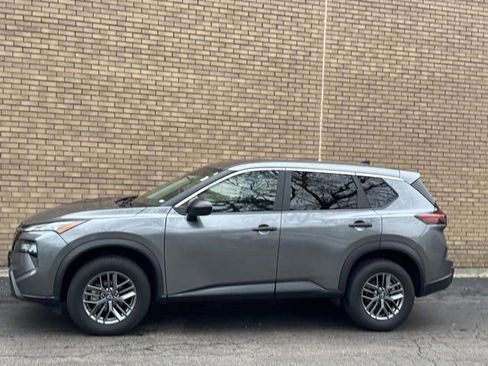 Used 2024 Nissan Rogue S image 23