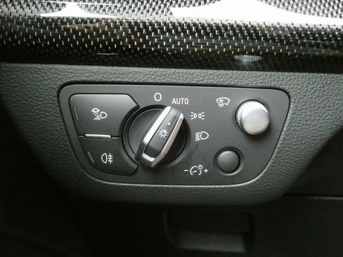 Used 2022 Audi SQ5 Prestige w/ Prestige Package image 18