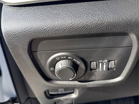 New 2025 Jeep Grand Cherokee L Altitude image 13