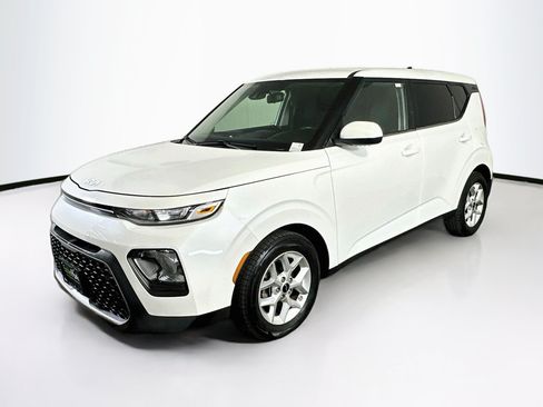 Used 2022 Kia Soul LX w/ Technology Package FWD image 3