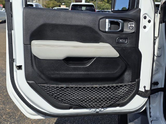 Used 2022 Jeep Gladiator Overland AWD/4WD image 16