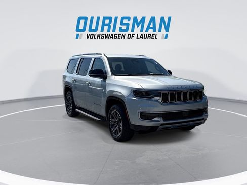 Used 2024 Jeep Wagoneer Series II AWD/4WD image 2